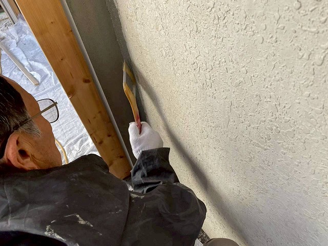 姫路市　左官をハケで